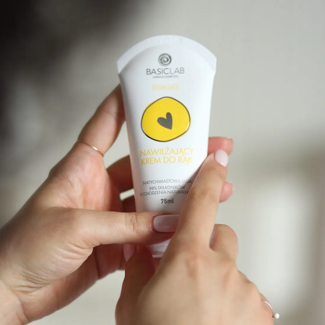 basiclab-nawilzajaco-regenerujacy-krem-do-rak-do-szorstkiej-skory-75-ml