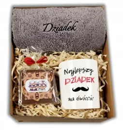 dzien-babci-i-dziadka-na-prezent-zestaw-recznik-z-haftem-kubki-upominek