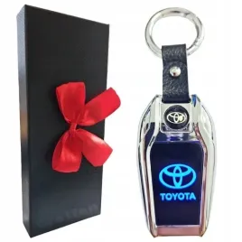 toyota-zapalniczka-zarowa-elegancki-brelok-do-kluczy-logo-led-etui-kokardka