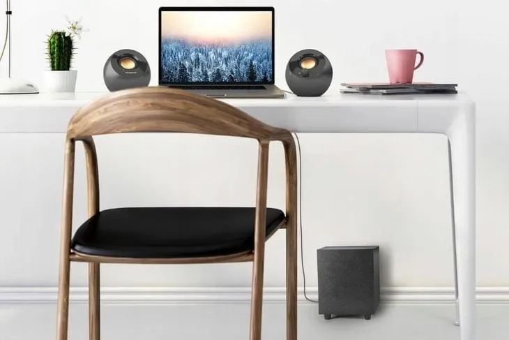 glosniki-creative-pebble-plus-2-1-czarne-zlacza-gniazdo-sluchawkowe-35-mm-usb-typ-a