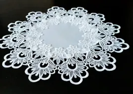 serwetka-do-koszyczka-biala-z-gipiura-kolo-poliester-30-cm-x-30-cm