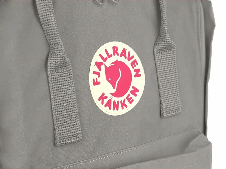 fjallraven-kanken-fog-cechy-dodatkowe-na-zamek-z-kieszonkami