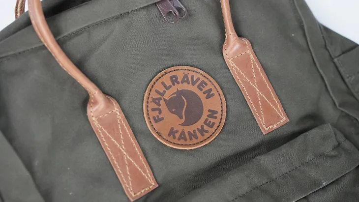 fjallraven-kanken-fog-material-dominujacy-polipropylen