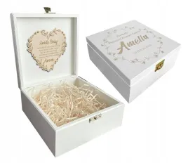 prezent-pudelko-komunia-biale-grawer-pamiatka-imie-pamiatka-komunijna