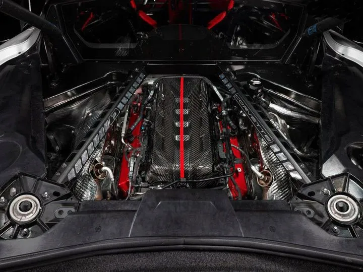 c8-corvette-stingray-carbon-engine-cover-eventuri-stan-nowy-producent-czesci-eventuri