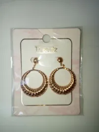 kolczyki-trendz-w-kolorze-zlotym