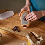 fiskars-tarka-z-pojemnikiem-functional-form-stan-nowy-rodzaj-tarka