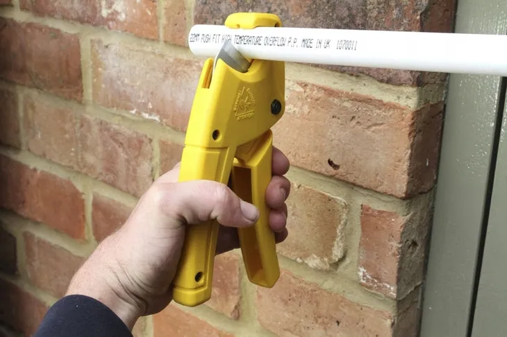 nozyce-do-rur-pcv-0-70-450-stanley-maksymalna-srednica-rury-28-mm