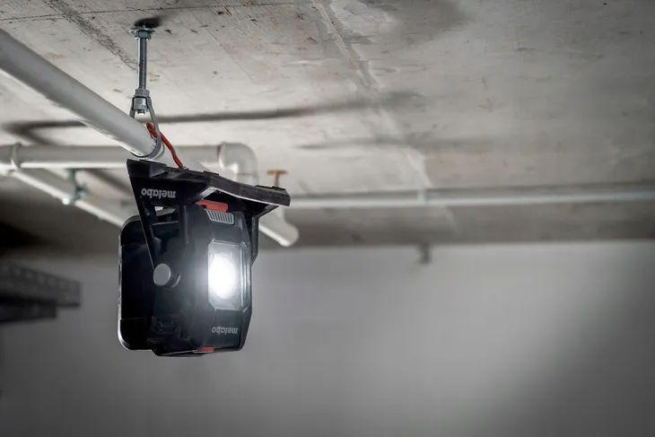 lampa-robocza-metabo-601504850-marka-metabo-waga-z-opakowaniem-1-453-kg