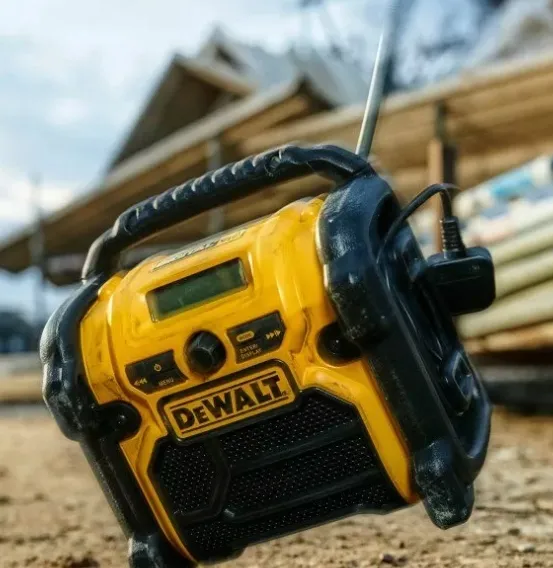 radio-budowlane-dewalt-dcr019-qw-waga-z-opakowaniem-3-kg