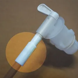 lacznik-sztywne-polaczenie-rurki-do-rozlewu-z-kranem