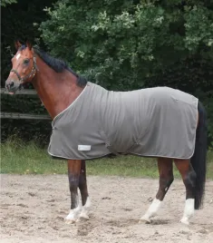 derka-dla-konia-polarowa-waldhausen-cross-z-pasami-szara-135-cm