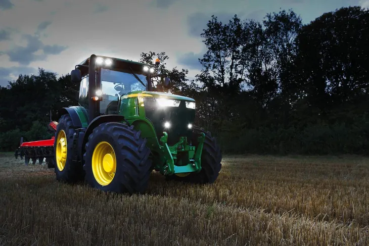 oswietlenie-pomocnicze-hella-1ga-357-110-002-jakosc-czesci-zgodnie-z-gvo-q-oryginal-z-logo-producenta-czesci-oem-oes