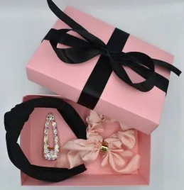 zestaw-prezentowy-w-pudelku-opaska-scrunchie-spinka-rozowy