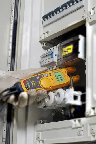 multimetr-reczny-fluke-t6-1000-eu-waga-z-opakowaniem-0-5-kg