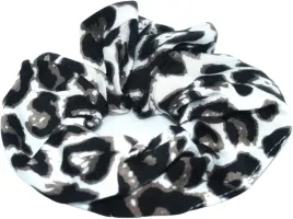 scrunchie-gumka-do-wlosow-tiger-print-panterka-biala-czarna
