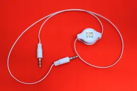 iris-kabel-audio-2x-mini-jack-3-5-mm-ze-zwijaczem-przewodu-bialy-80-cm