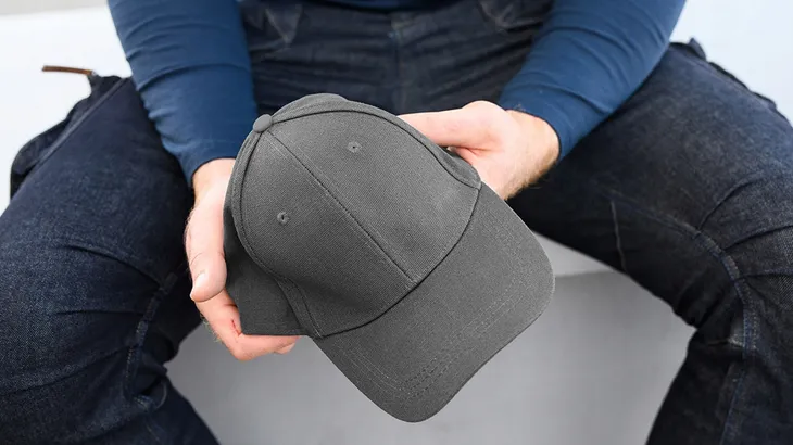 czapka-z-daszkiem-basic-szara-model-81-635