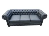 stylowa-sofa-chesterfield-i-w-stylu-glamour-kolor-obicia-wielokolorowy