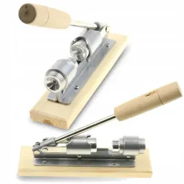 dziadek-do-orzechow-na-podstawce-mocny-stalowy