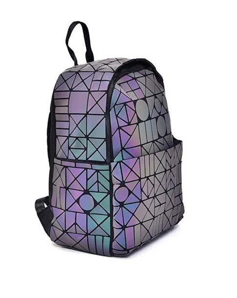 plecak-geometryczny-holo-cechy-dodatkowe-na-zamek