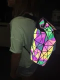 plecak-geometryczny-holo-cechy-dodatkowe-na-zamek-cechy-dodatkowe-brak