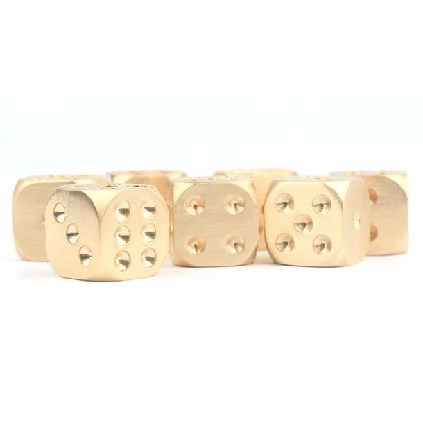 zlota-kostka-do-gry-bohater-brak