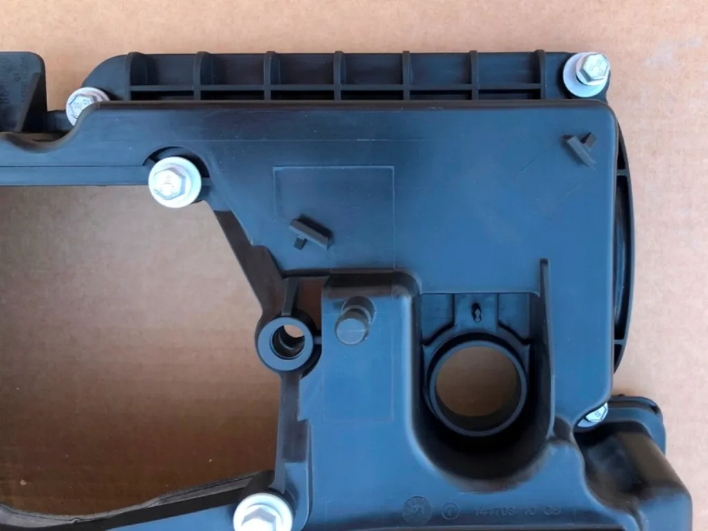 oslona-zaworow-8645888-do-1-e81-e82-e87-e88-x1-e84-z4-e85-3-e90-e91-e92-e93