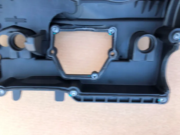 oslona-zaworow-8645888-do-1-e81-e82-e87-e88-x1-e84-z4-e85-3-e90-e91-e92-e93-stan-nowy-jakosc-czesci-zgodnie-z-gvo-p-zamiennik-o-jakosci-porownywalnej-do-oryginalu