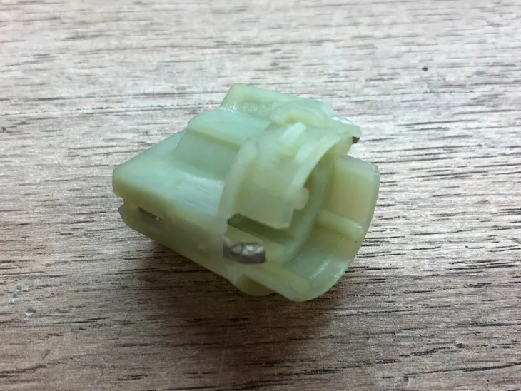 gniazdo-zarowki-oprawka-swiatlo-tylne-stop-bmw-e30-e32-e34-e38-e71-e72-producent-czesci-bmw-oe