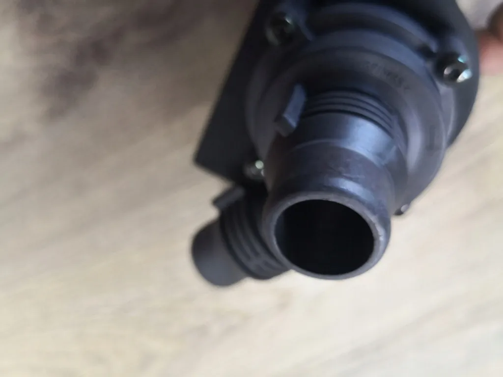 pompa-obiegu-wody-do-e71-e72-e81-e82-e83-e84-e85-e86-e87-land-rover-l322