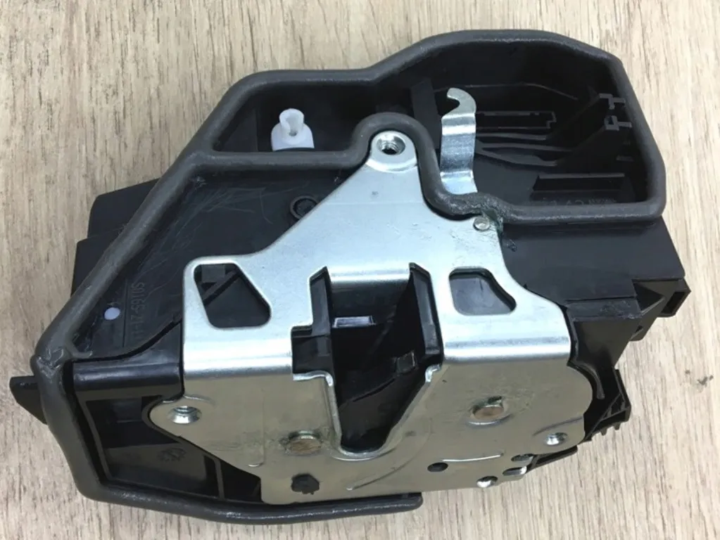 zamek-drzwi-lewy-przod-do-bmw-e65-e66-e67-e85-e60-e61-e83-e63-e64-e81-e90
