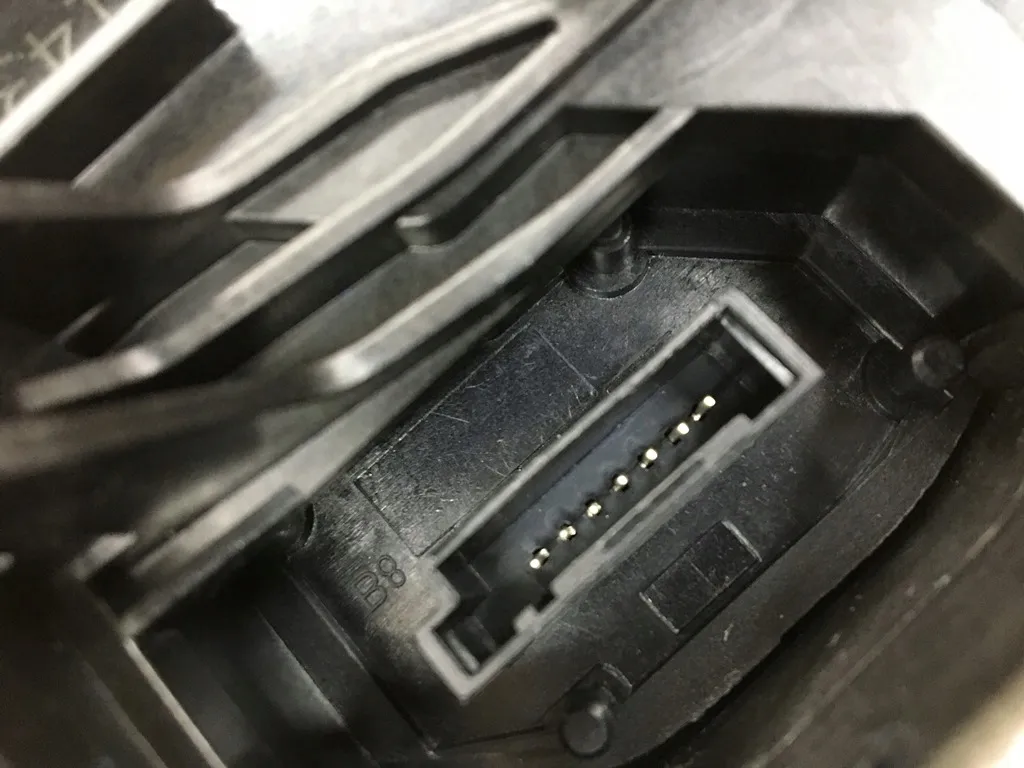 zamek-drzwi-lewy-przod-do-bmw-e65-e66-e67-e85-e60-e61-e83-e63-e64-e81-e90