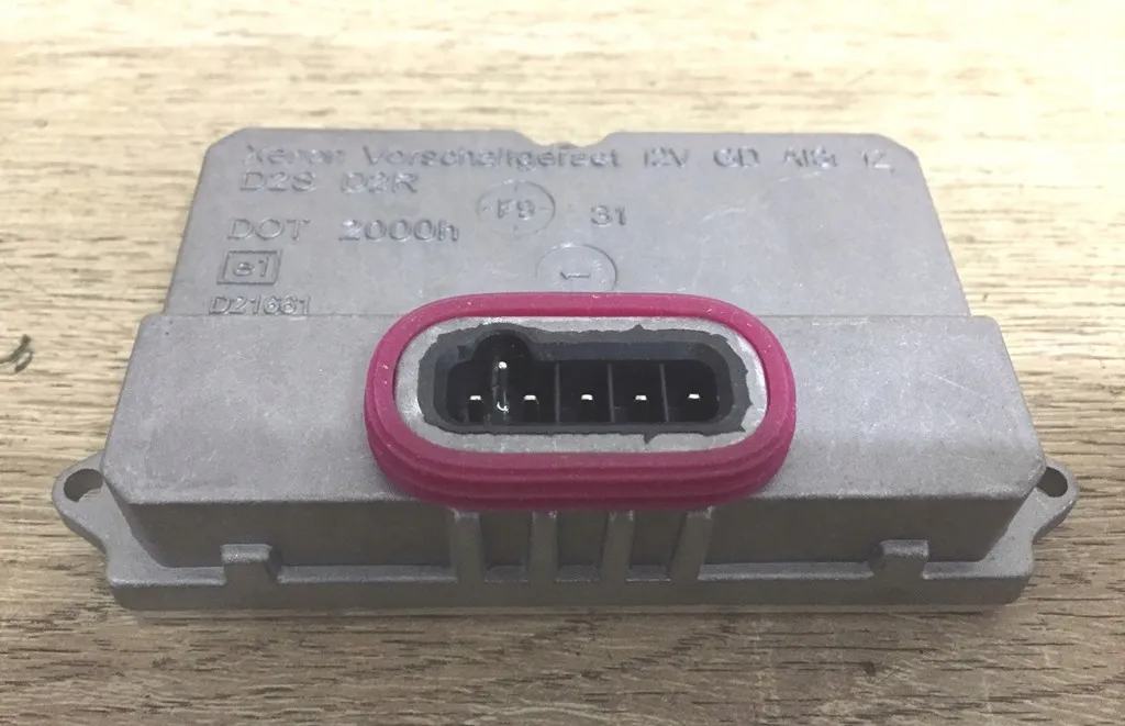 xenon-d2s-d2r-hella-5dv00829000-do-bmw-e60-e61-e65-e66-e67-e68-e53-e85-e86