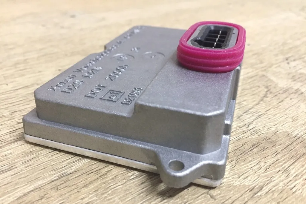 xenon-d2s-d2r-hella-5dv00829000-do-bmw-e60-e61-e65-e66-e67-e68-e53-e85-e86