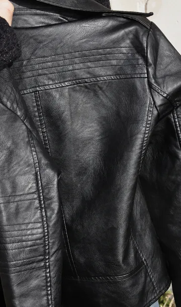 ramoneska-fashionavenue-przejsciowa-kurtka-damska-skora-biker-f15-s-plec-produkt-damski