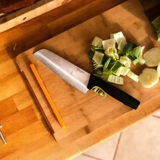 fiskars-noz-typ-santoku-functional-form-stan-nowy-marka-fiskars