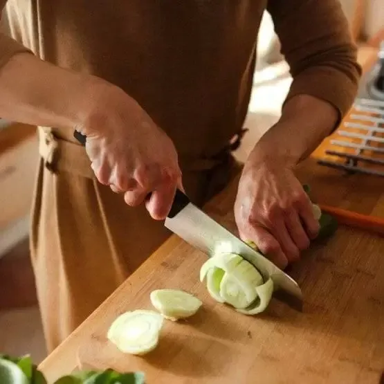 fiskars-noz-typ-santoku-functional-form-stan-nowy-przeznaczenie-do-siekania