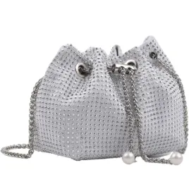 torebka-damska-kopertowka-wizytowa-na-ramie-srebrna-elegancka-modna