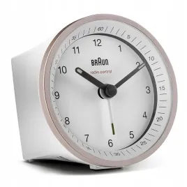 budzik-braun-radio-controled-pokoj-nastolatka