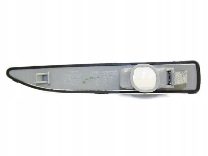 kierunkowskaz-bmw-7-e65-e66-e67-01-08-pr-bialy-waga-z-opakowaniem-11-kg