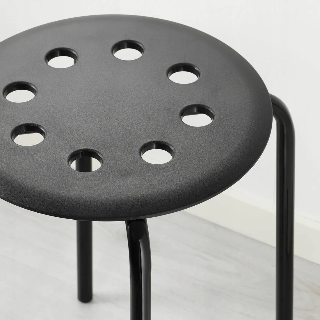 ikea-marius-stolek-taboret-czarny-stan-nowy