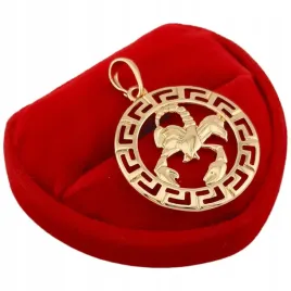 zlota-zawieszka-znak-zodiaku-skorpion-elegancka-grecka-kolo-pozlacana-18k