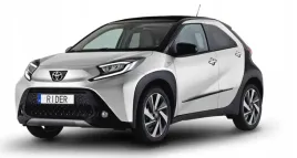 toyota-aygo-x-2022-listwy-boczne-drzwi