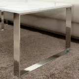 stol-bialy-nogi-chrom-bialy-glebokosc-mebla-120-cm