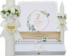 swieca-i-szatka-na-chrzest-inicjal-b-pudelko-drewniane-grawer-biale-psbr