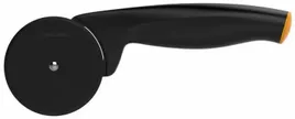 fiskars-noz-do-pizzy-1019533
