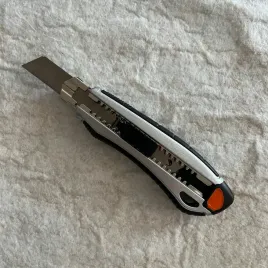 noz-automatyczny-motive-18mm