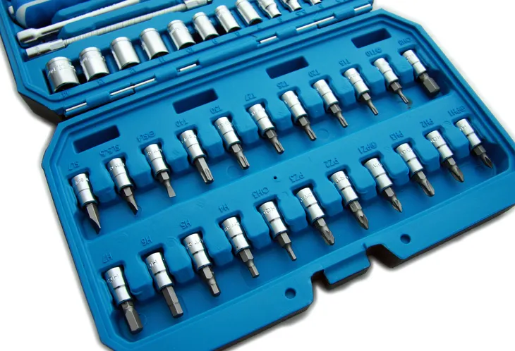 zestaw-narzedzi-hoegert-technik-ht1r416-waga-z-opakowaniem-1-71-kg-liczba-elementow-w-zestawie-46