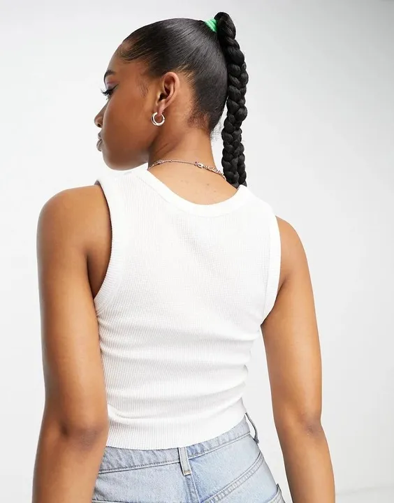 bialy-krotki-top-tekstura-basic-v9q-nh2-s